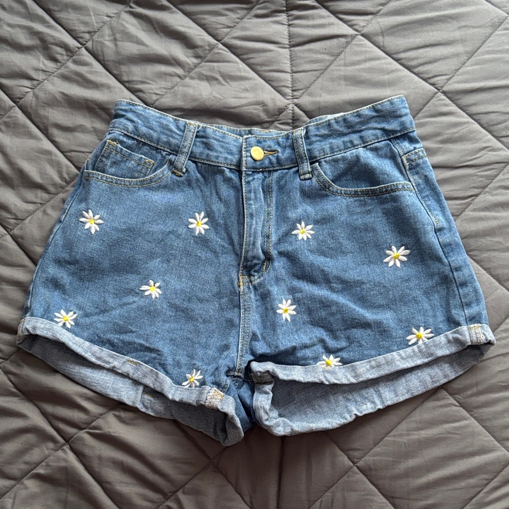 *Floral Embroidered Women's Denim Shorts